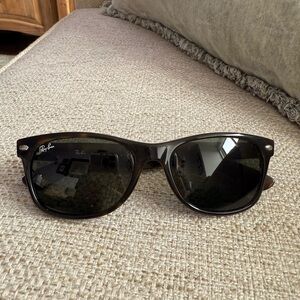 Ray-Ban Classic Tortoise Shell Wayfarer Sunglasses